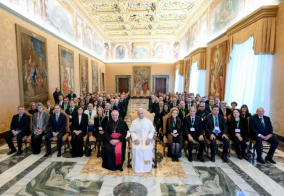 Papa alerta para mudança rápida causada pela IA e pede atenção às crianças e jovens